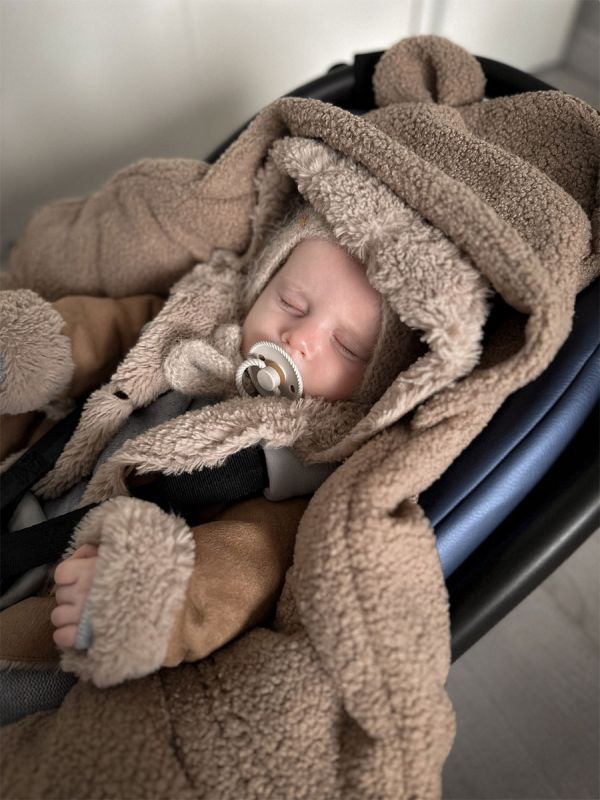 Warm teddy ear boucle car seat blanket – brown