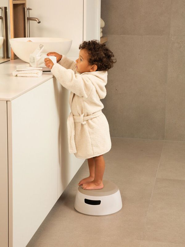 Luma safety platform for a child, White