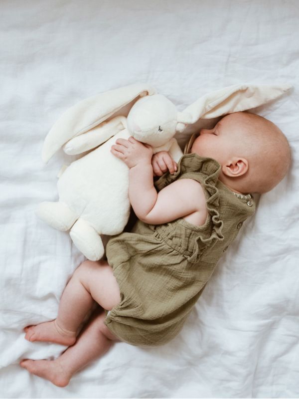 Moonie bunny soothes your baby for sleep - soothing Pink noise and dim night light help even in challenging sleep situations.