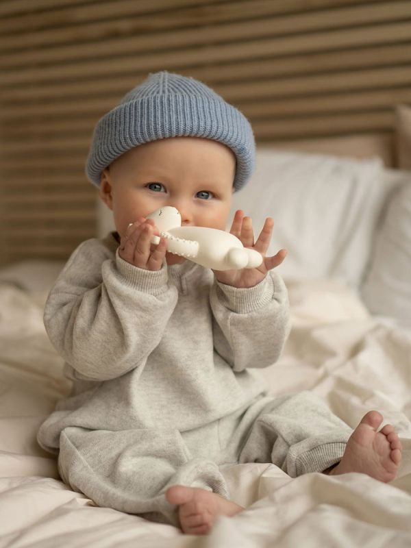 Moonie Natural rubber teether, bunny cream