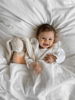 Moonie The Humming Friend - soothe a child for sleep, sand
