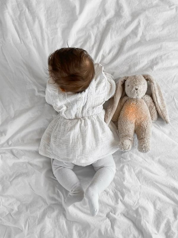 Moonie The Humming Friend - soothe a child for sleep, sand