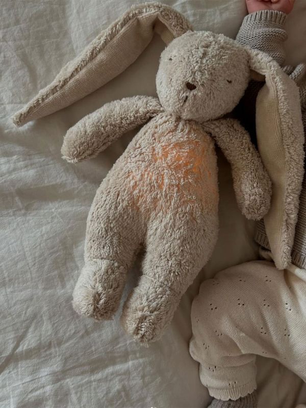 Moonie The Humming Friend - soothe a child for sleep, sand