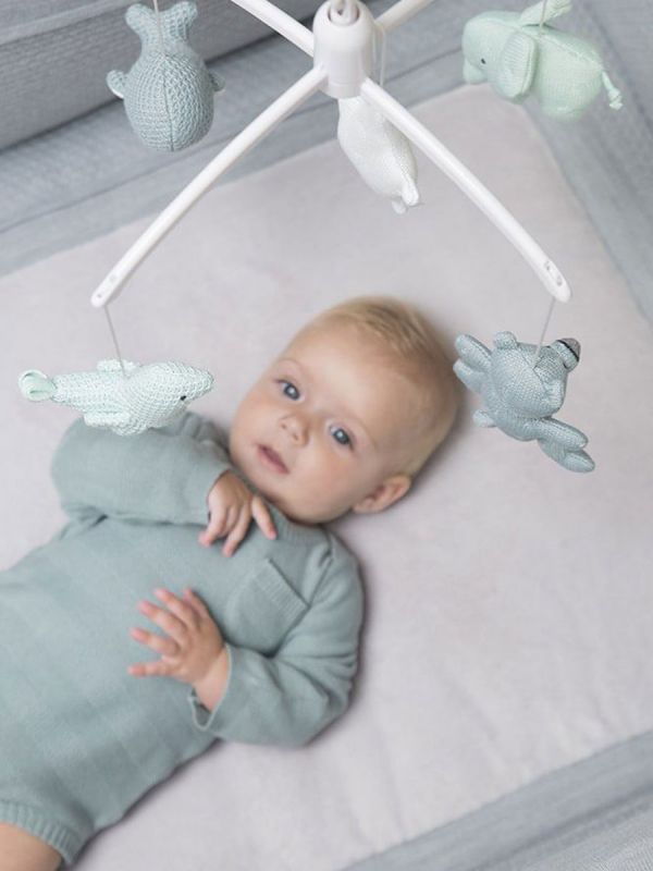 Beautiful and light-colored Baby's Only mobile for baby´s crib. Mobile plays a soothing melody and is easy to attach to the baby's crib.