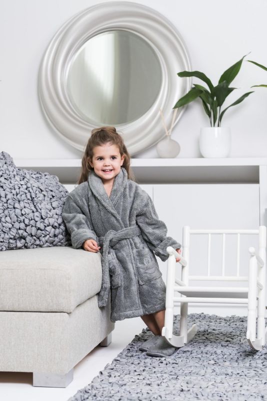 A soft Luin Living children's bathrobe that brings a touch of spa luxury to the laundry room of your home. After the shower and sauna, the child can wrap himself in a bathrobe. The bathrobe is just as soft and lovely as promised!