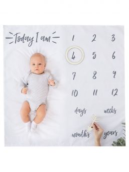 The perfect keepsake blanket to capture the growing babies milestones with this cute milestone blanket. Blanket measures 1m x 1m and includes wooden arrow and circle.