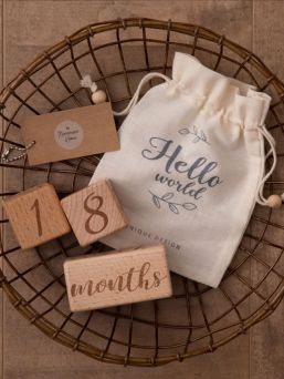 Wooden age blocks for baby photography. The blocks tell in the photo the child's age in delightful way.