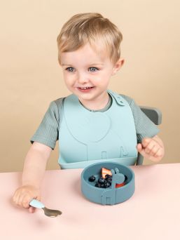 Practical Done By Deer waterproof silicone pocket bib with Peekaboo Elphee. The silicone bib is easy to wipe clean or wash in the dishwasher. 2-PACK