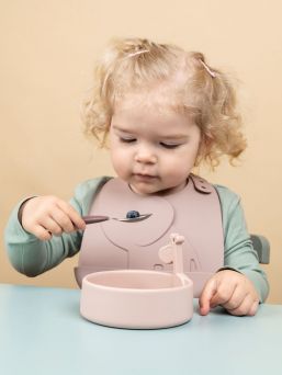 Practical Done By Deer waterproof silicone pocket bib with Peekaboo Elphee. The silicone bib is easy to wipe clean or wash in the dishwasher. 2-PACK