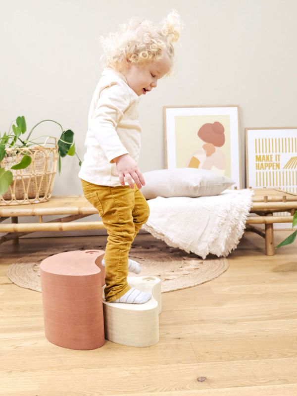 bObles duckling challenges the senses of balance and creates the joy of exercise for the child. A new kind of play equipment that supports the child's development!