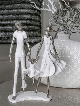 Family Embrace – decorative sculpture