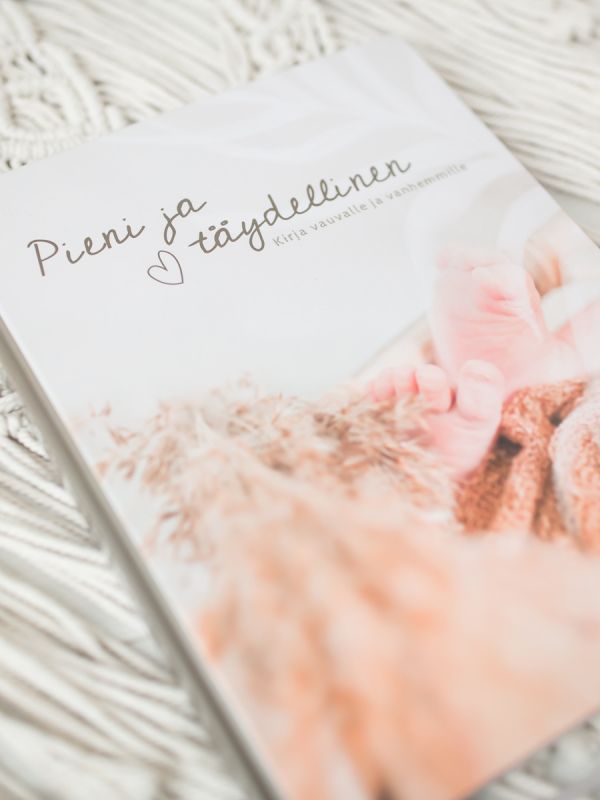 Beautiful Pieni & Täydellinen Baby Book. A baby book is designed to be easy to fill up to the child's school age.