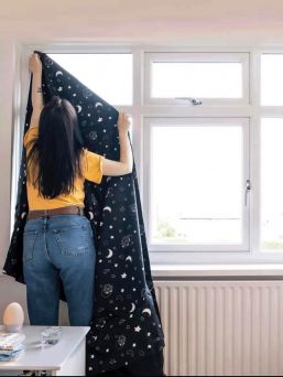 Bright spring and summer bring challenges to a child’s sleep rhythm. With Gro Company's GroAnywhere Blind, you can easily and effortlessly create a dark sleeping environment in your child's room.