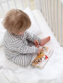 The soft and high quality Baby Wallaby duvet and cushion set guarantees the best possible sleep conditions for a sleeping baby to achieve a good night's sleep. A warm duvet warm and easy to take care of as the filling is polyester and the fabric satin cotton.