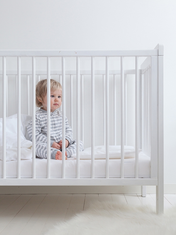 With a white lacquer you can get a fresh look on the nursery!