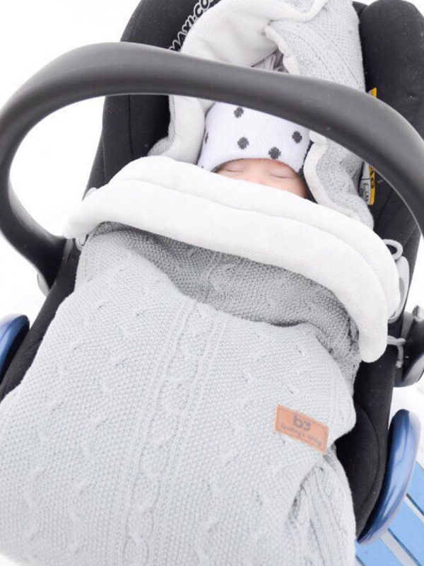 Baby's Only Footmuff keep baby warm in car seats and baby carriages. Thanks to Footmuff the baby does not need to undress and dress up constantly, the baby stays warm embrace of the bag.