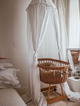 Rattan Moses Crib on Wheels – Breathable & Organic