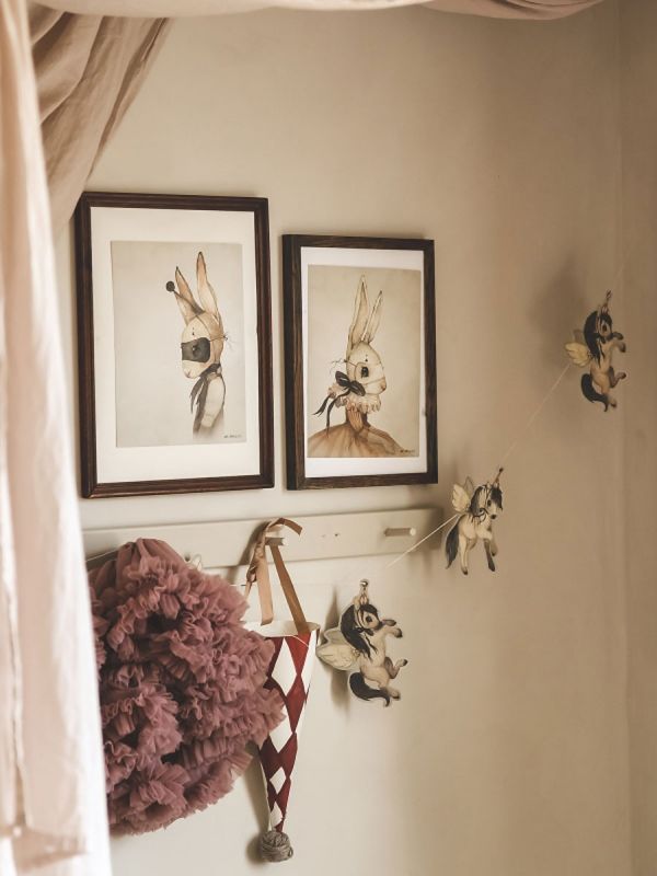 Adorable decoration FLYING PONIES garland for the nursery. Hang your Mrs Mighetto garland against the wall, in a window or from the ceiling.