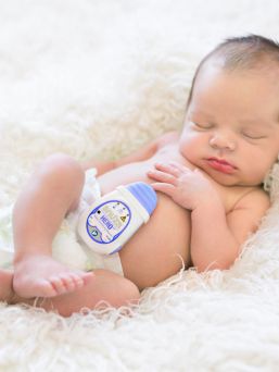 Snuza® HeroMD Babys Breathing monitor vibrates after 15 seconds of no movement in an effort to rouse your baby to resume abdominal movement.