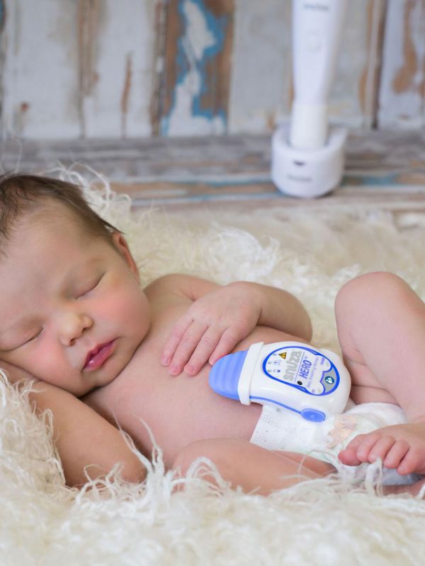 Snuza® HeroMD Babys Breathing monitor vibrates after 15 seconds of no movement in an effort to rouse your baby to resume abdominal movement.
