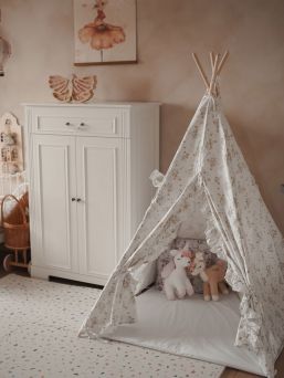 Teepee tent for children with ruffled edges and carpet, Camomiles