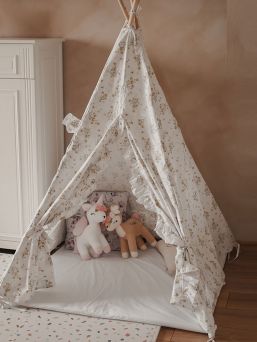 Teepee tent for children with ruffled edges and carpet, Camomiles