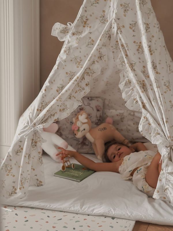 Teepee tent for children with ruffled edges and carpet, Camomiles