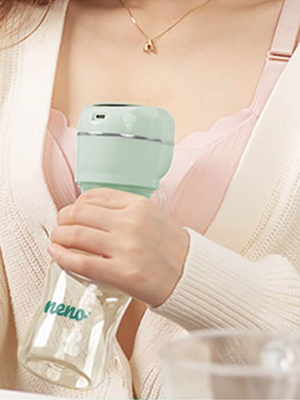 Lightweight and portable electric Neno Uno breast pump that is completely wireless. The breast pump works with a rechargeable battery and is easy to take on a longer trip.