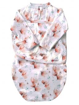 Embe Starter Swaddle Origina with Long Sleeves, Blush Blossom. The intelligent Embé zipper and swaddle design help to use the swaddle correctly. It prevents over-tightening of the pelvic area, which can cause hip dysplasia over a longer period of time.