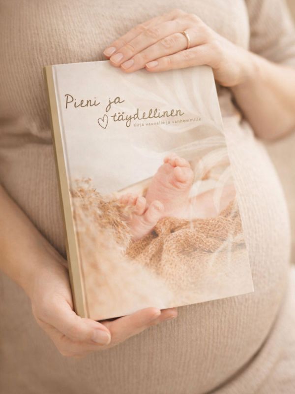 Pieni ja täydellinen - babybook (for remarks)