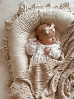 Baby nest with ruffles – Soft and safe babynest for newborns