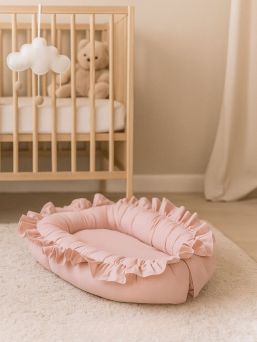 Baby nest with ruffles – Soft and safe babynest for newborns, rosa