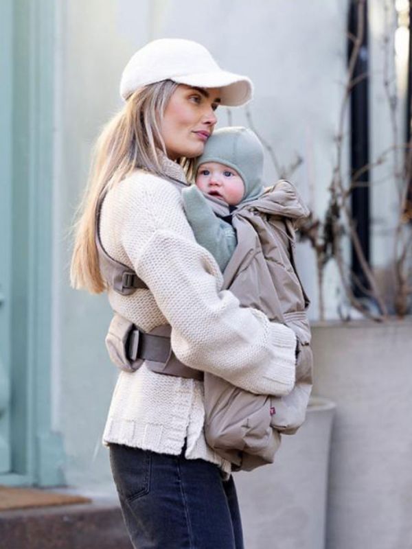Voksi Carrier Cover – Warm wind protection for baby carrier, Dark Sand