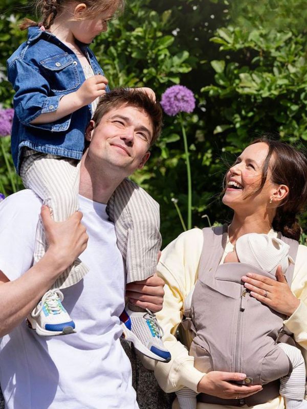 Voksi Huddle Baby Carrier Clay