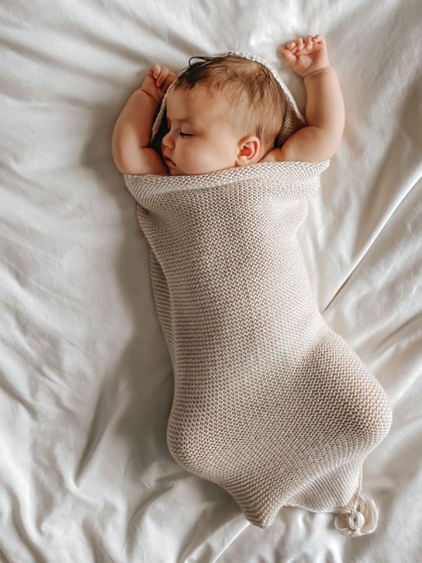 ILADO Paris merino wool  Baby Cocoon for baby. The Baby Cocoon hugs your baby gently and provides a comfortable and safe feeling.