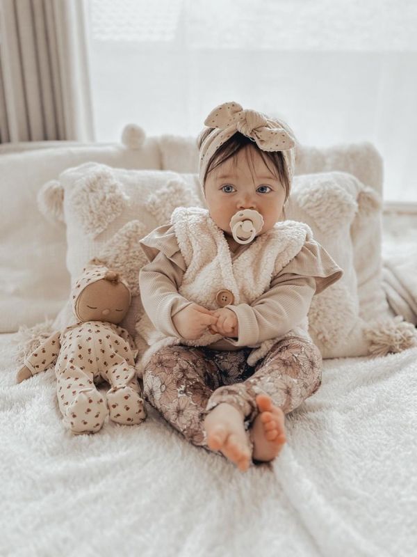 Babystyling Ruffle romper Rib Sand