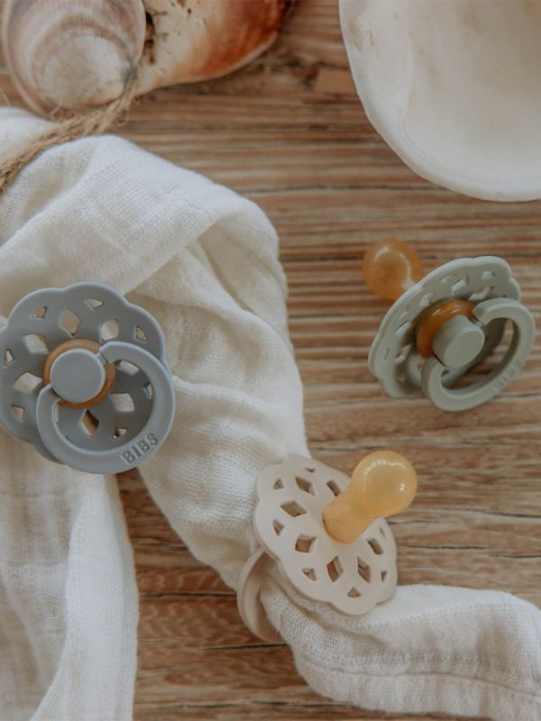 BIBS BOHEME pacifier  - The round natural rubber latex nipple is designed to resemble the shape and size of the mother’s soft nipple and promotes a similar tongue placement and sucking technique when breastfeeding