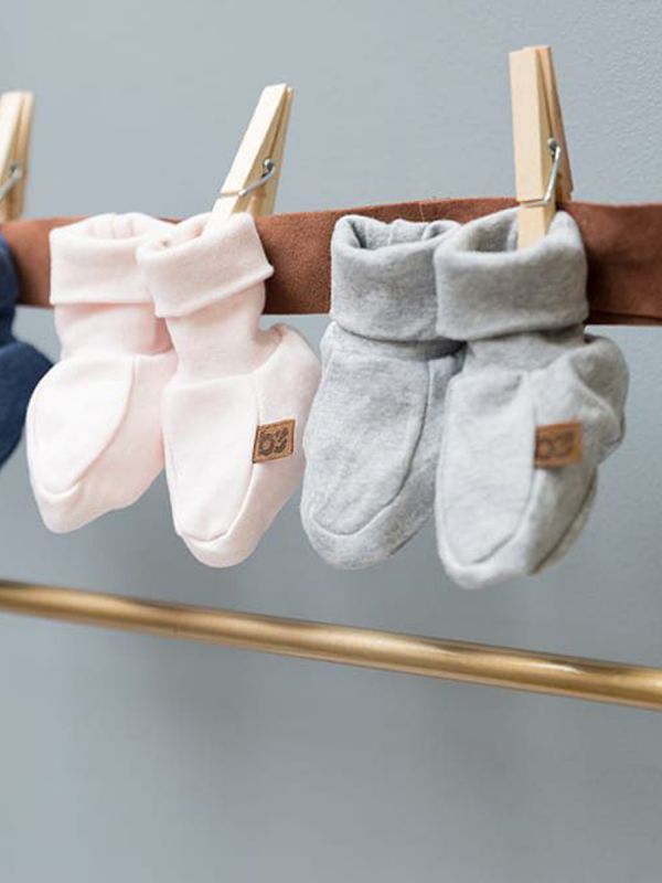 Baby´s Only organic cotton baby booties are flexible and soft on the foot.