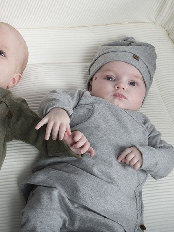 Baby´s Only organic cotton baby hat is flexible and soft. The hat keeps the little baby's head warm.