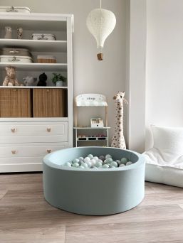 Soft ball pit + balls (colour of your choice), dirty mint