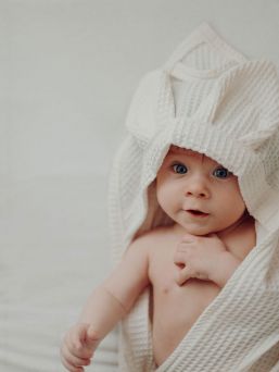 Bunny ear child hooded towel, white