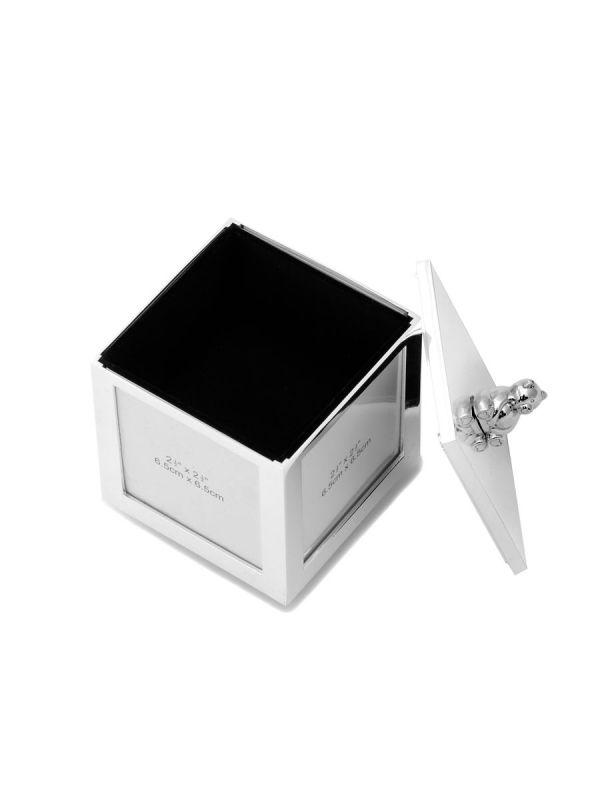 A beautiful silver-plated music box and photo frame in a gift box. If you wish, you can also order engraving on the music box through us. We make this easy for you.