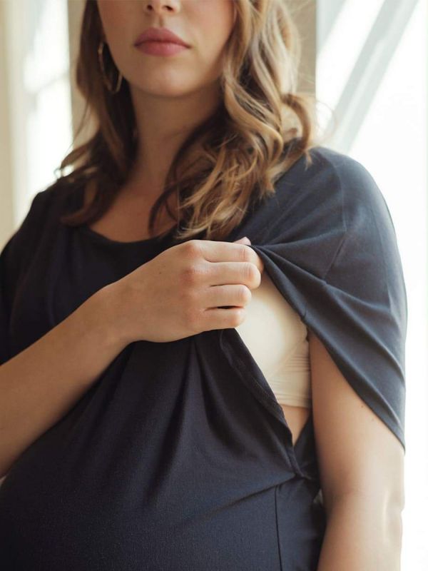 Cache Coeur Origin maternity and nursing top is an essential for the pregnant woman's daily life.